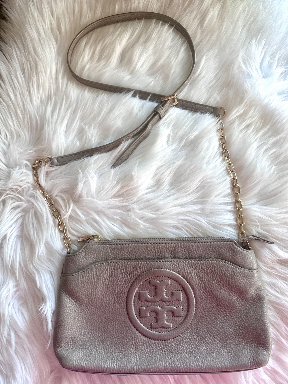 Tory Burch Miller Pebbled Leather Crossbody Bag in Taupe! Gold chain strap! EUC
